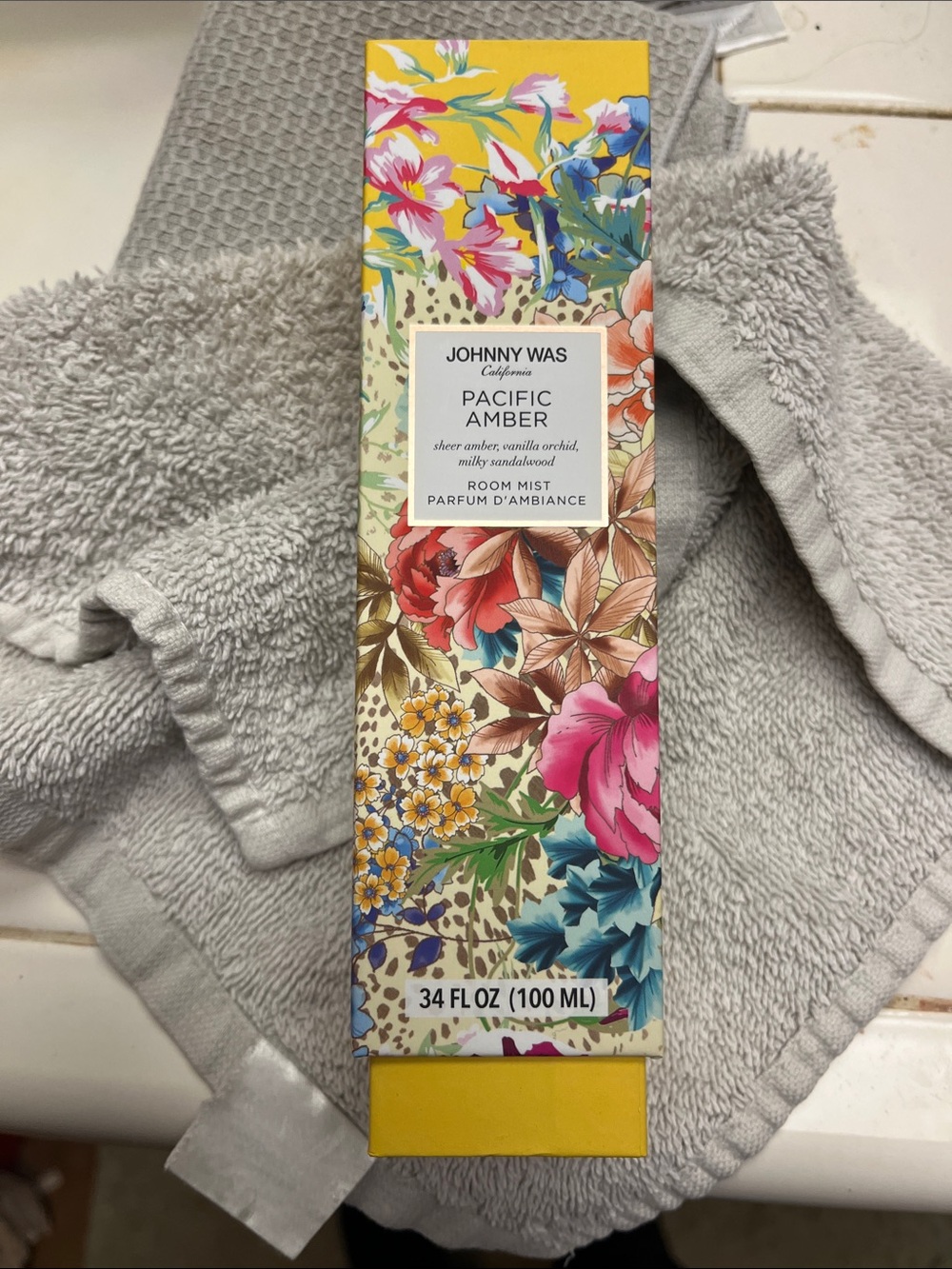 NIB Johnny Was Pacific Amber Floral Room Mist Box in Yellow and Multicolor